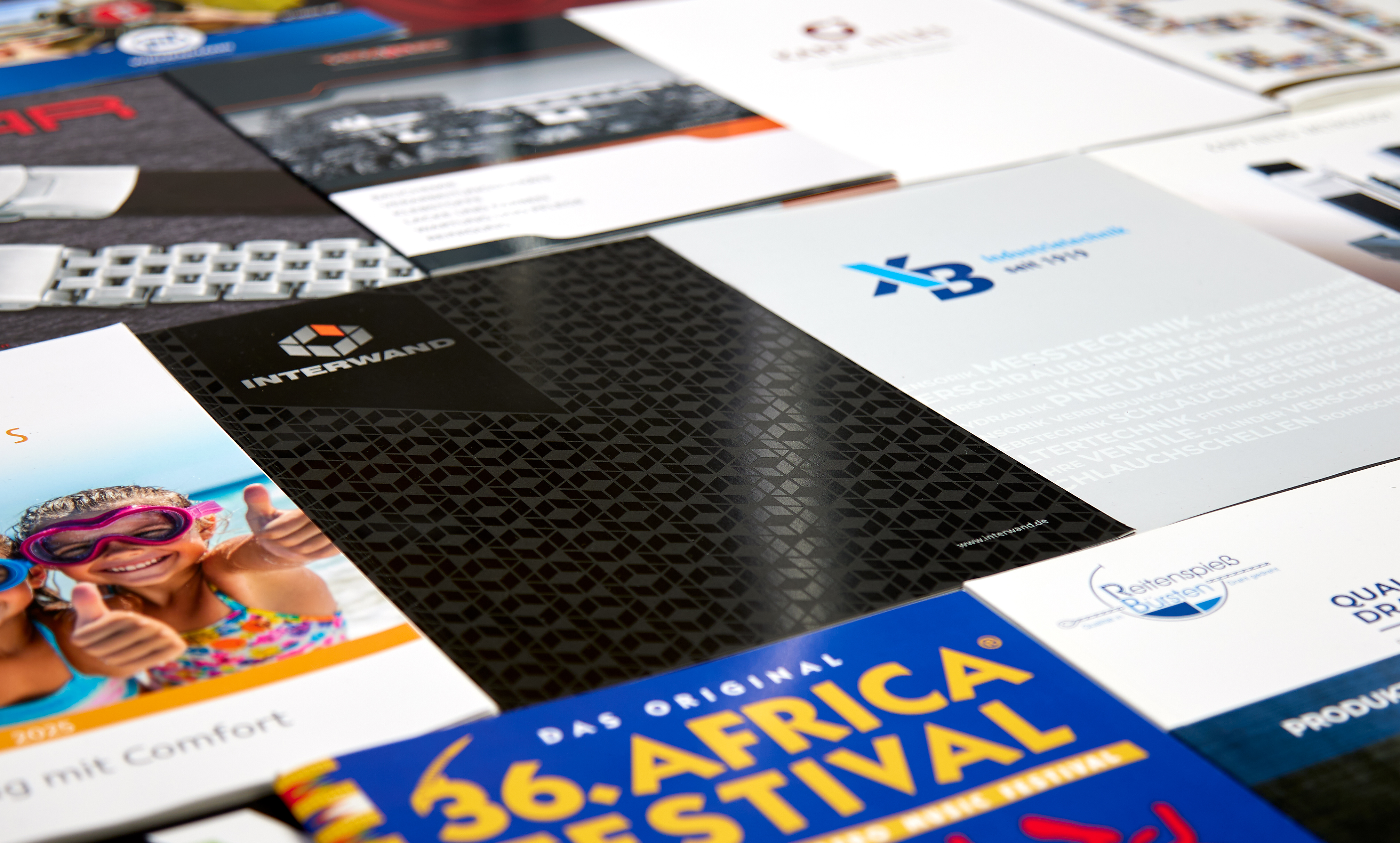 Viele verschiedene Kataloge in der Übersicht