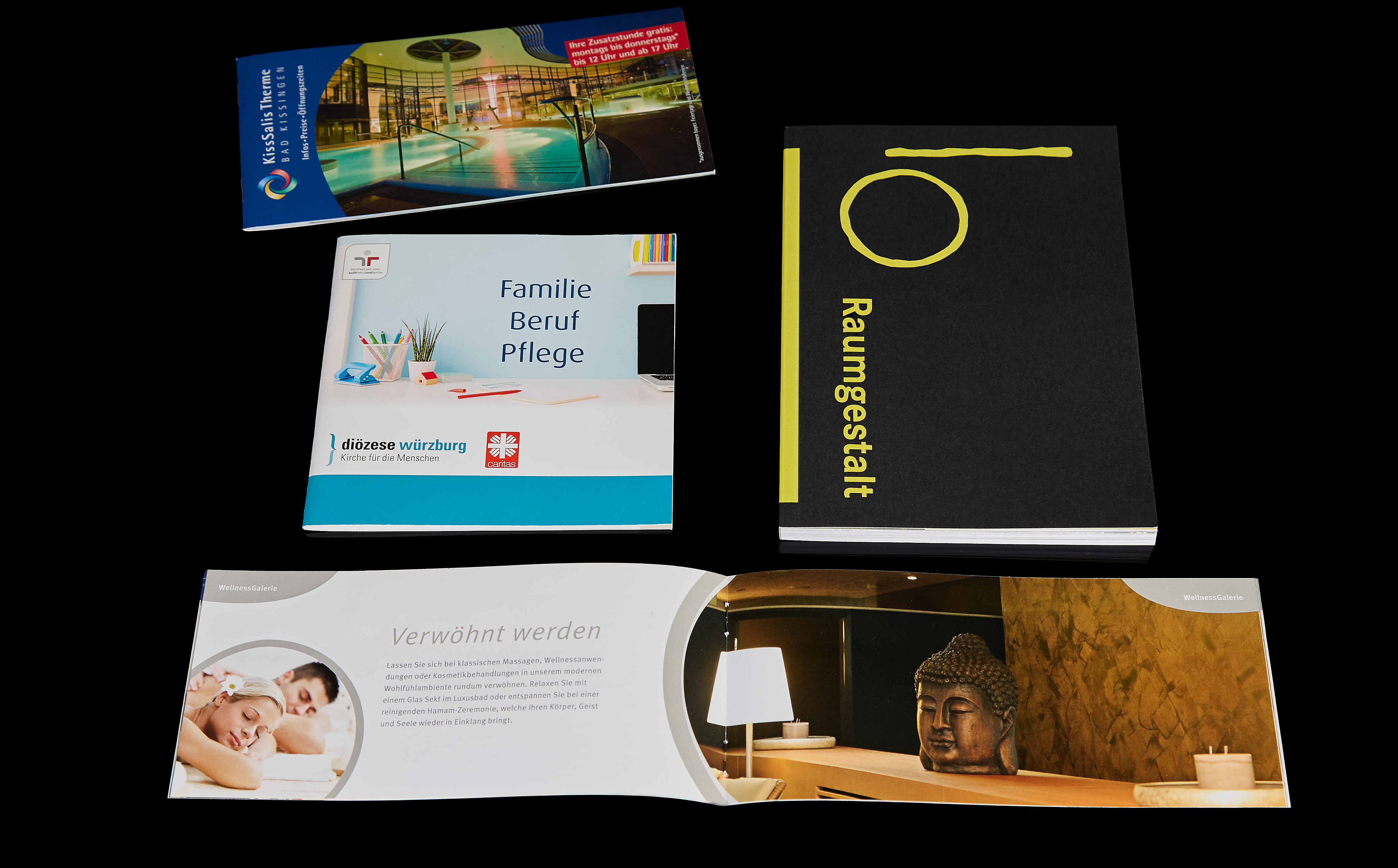 Unterschiedliche Kataloge und Broschüren